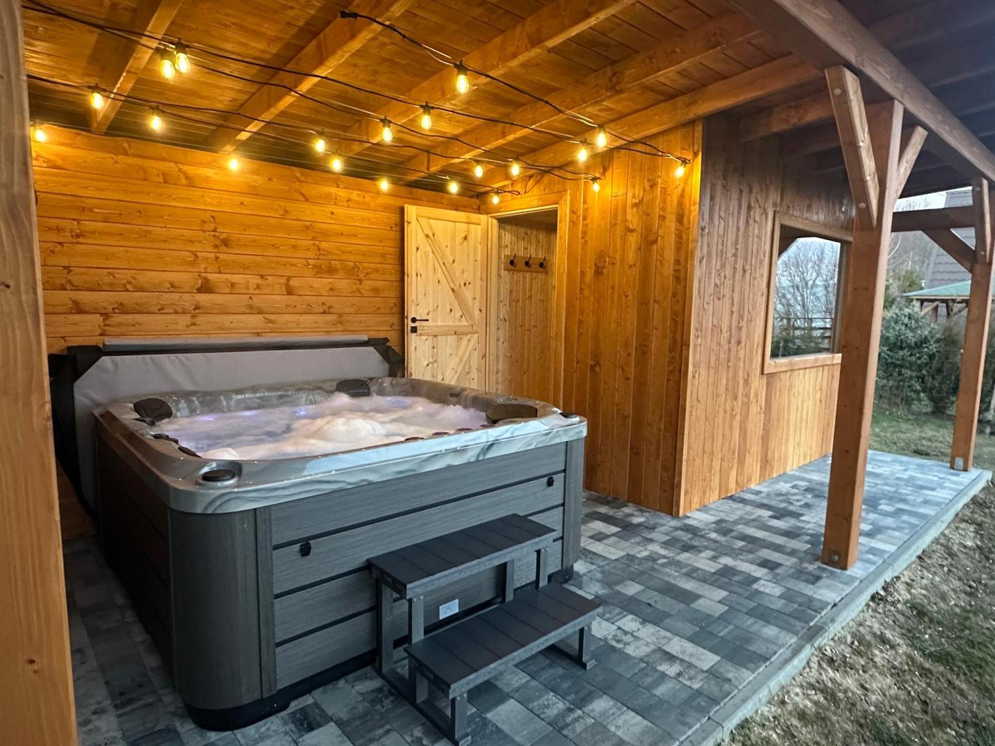 Domek Na Hrobaczej - Jacuzzi&Sauna Międzybrodzie Bialskie エクステリア 写真