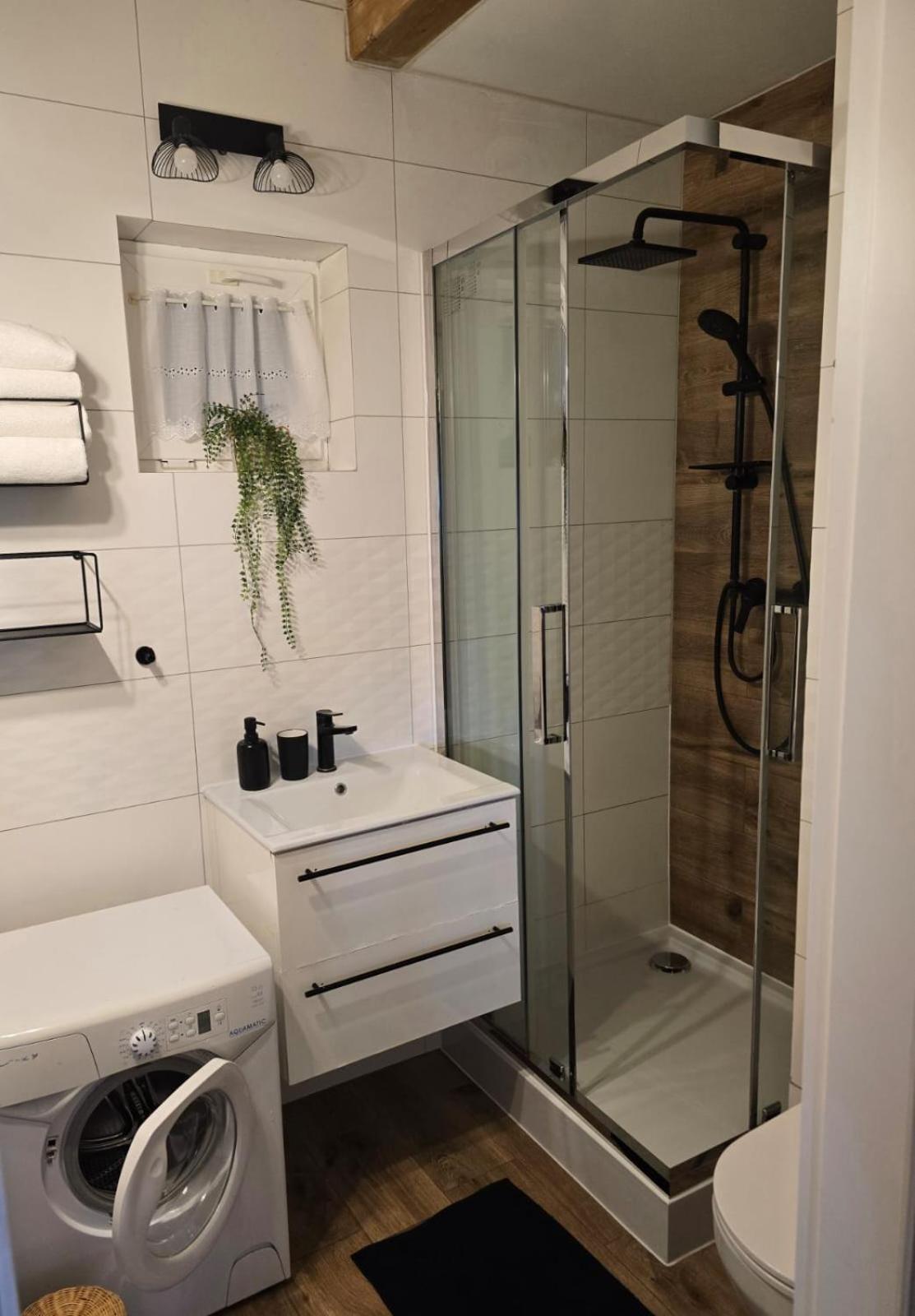 Domek Na Hrobaczej - Jacuzzi&Sauna Międzybrodzie Bialskie エクステリア 写真